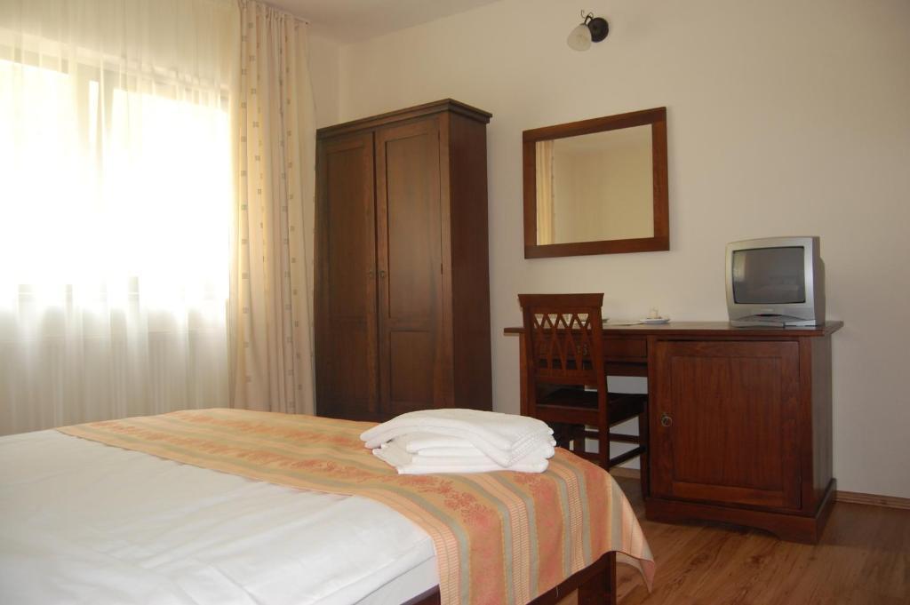 Complexul Turistic Cheile Butii Hotel Cîmpu lui Neag Quarto foto