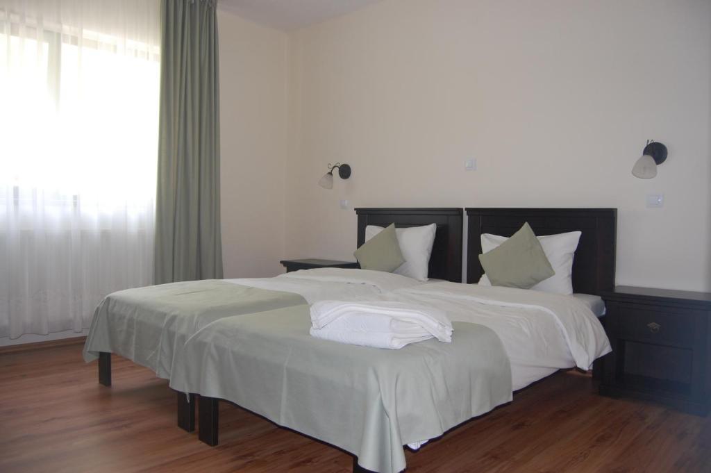 Complexul Turistic Cheile Butii Hotel Cîmpu lui Neag Quarto foto