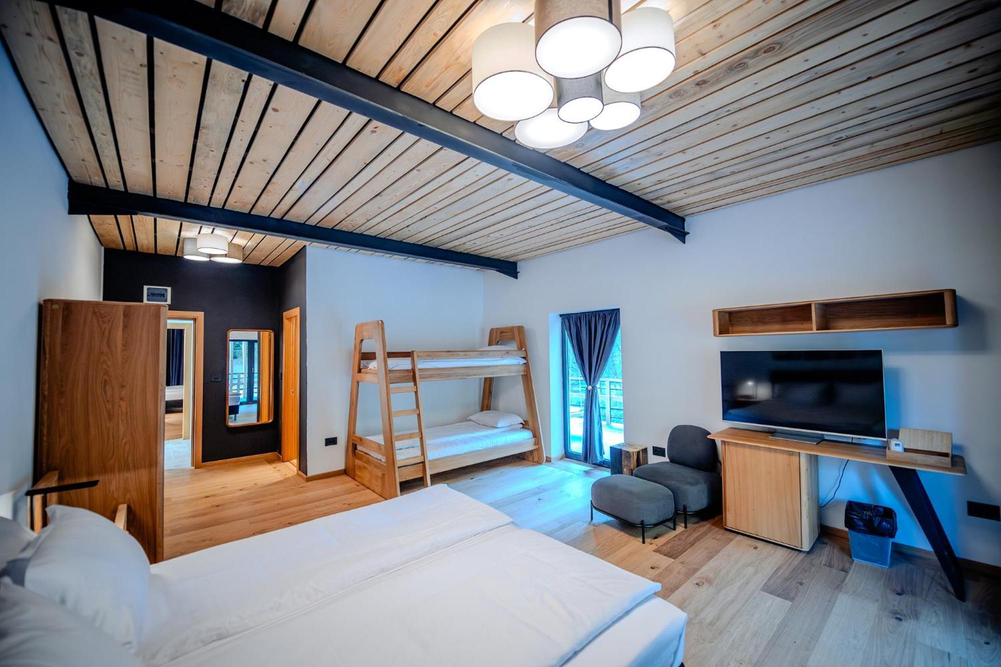Complexul Turistic Cheile Butii Hotel Cîmpu lui Neag Exterior foto
